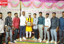 નસવાડી તાલુકાના ગનીયાબારી ગામના યુવાનનાં લગ્નમાં રસીક ભીલે ભારતના બંધારણની બુક ભેટ આપી..