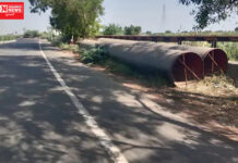 નવસારી જિલ્લામાં મરોલીથી ઉભરાટ જતા માર્ગની બાજુમાં પડેલા પાણીના પાઇપથી અકસ્માતનું જોખમ..