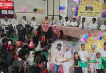 પારડીના ખેરલાવ ગામમાં બાળકોને કન્યા કેળવણી મહોત્સવ અને શાળા પ્રવેશોત્સવ કરાવતા ધારાસભ્ય જીતુભાઈ ચૌધરી..