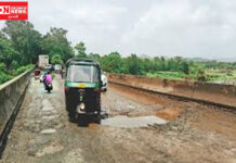 ચોમાસાની શરૂઆતમાં જ ધરમપુરના આસુરા માન નદી પુલ ઉપર ખાડાઓ.. વાહનચાલકોમાં આક્રોશ..