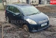 નવસારીમાં ડ્રેનેજ કામોંમાં બેદરકારી સામે આવી,જમાલપોર વિસ્તારમાં કાર કાદવમાં ફસાઈ ગઈ,મુસાફરોને કરવો પડે છે હાલાકીનો સામનો ..