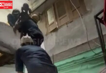 વેડરોડ દેનાકુંજ એપાર્ટમેન્ટ વિજયનગરમાં રેસિડેન્સિયલ બિલ્ડિંગના દાદરનો ભાગ તૂટ્યો..લેડરથી 6 બાળક અને 7 મહિલાનું રેસ્ક્યૂ