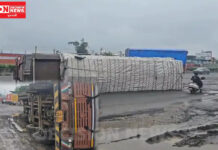 ટેક્નિકલ ખામીને કારણે સ્ટેરિંગ પરથી કાબૂ ગુમાવતાં વાપી હાઈવે પર ટ્રક પલટી..