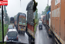 વલસાડ જિલ્લાના નેશનલ હાઈવે 56 પર વડખંભા પાર નદી પુલ પરની દુર્દશા વાહનોનીની લાંબી લાઈન…