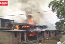 નસવાડી તાલુકાના ઝેર ગામના દરબાર ફળિયામાં વિકરાળ આગેમાં કુલ 10 મકાનો બળીને ખાક..