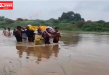 અંકલેશ્વર તાલુકાના દઢાલ ગામના મૃતદેહને સ્મશાન સુધી લઈ જવા માટે ગળા સુધીના પાણીમાં ઉતરી નનામી લઈ જવા બન્યા મજબૂર..