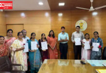 વલસાડ જિલ્લા કલેક્ટર કચેરી ખાતે યોજાયેલા કાર્યક્રમમાં 6 ઉમેદવારોને કલેક્ટર અને શિક્ષણાધિકારીની હાજરીમાં નિમણૂક પત્રો અપાયા..