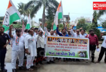 વલસાડ જિલ્લામાં યુરિયા ખાતરની અછતને કારણે ખેડૂતોમાં ભારે રોષ.. જિલ્લા કોંગ્રેસ સમિતિએ ખેડૂતોના હિતમાં કલેક્ટરને આવેદનપત્ર આપ્યું..