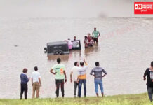 રાજપીપળાના માંડણ ગામમે  સ્ટંટ કરતાં આણંદનો પરિવાર પાણીમાં ફસાયો..