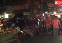 નવસારીમાં કારનું ટાયર અચાનક ફાટી જતાં કાર નિયંત્રણ ગુમાવી રોડ ડિવાઇડર પર ચડી..