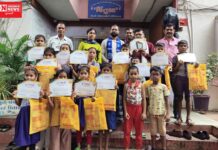 યુથલીડર ડો નીરવ પટેલ દ્વારા સમૂહગીતમાં ખેરગામ તાલુકા કક્ષાએ પ્રથમ ક્રમ મેળવનાર બાળકો અને આચાર્યનું કરાયુ સન્માન..