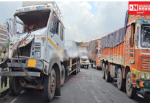 વલસાડના વાંકી નદી ચંદ્ર મોલેશ્વર મંદિર નજીકના હાઈવે પર ધડાકાભેર અકસ્માત સર્જાયો..