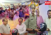 નવસારી ટ્રાફિક પોલીસે રોડ સલામતી અભિયાન અંતર્ગત અભિનવ કરી પહેલ.. 100 હેલ્મેટનું વિતરણ કર્યું