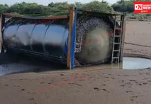 નવસારીના દાંડી દરિયાકિનારે તણાઈ આવ્યું કન્ટેનર…ગુજરાતના દરિયાકિનારે છ કન્ટેનર તણાઈ આવ્યા