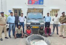 5,74,500 રૂપિયાના વીજતારના મુદ્દામાલ સાથે ભીનારમાં રહીને ભંગારનો ધંધો કરતાં આરોપીઓને પકડી પાડતી વાંસદા પોલીસ ટીમ..