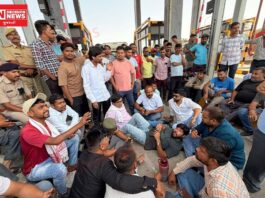 અમારી જમીન, અમારો રસ્તો… તો ટોલ કેમ ? માંડવી-કીમ હાઈવે પર ઝાબ ટોલનાકા સામે ગ્રામજનોનો ઉગ્ર વિરોધ: ટોલ મુક્તિની માંગ