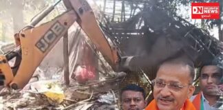 ધરમપુરના નાનીવહિયાળમાં ત્રણ આદિવાસી પરિવારો બેઘર: મામલતદાર સવાલોના ઘેરામાં, આદિવાસી નેતાઓએ કર્યું ધારણ મોંન..!