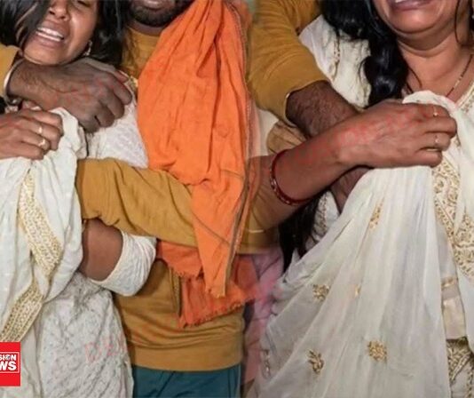 મહિલાને સજા: જાહેરમાં છેડતી/બળાત્કાર ! : રમેશ સવાણી