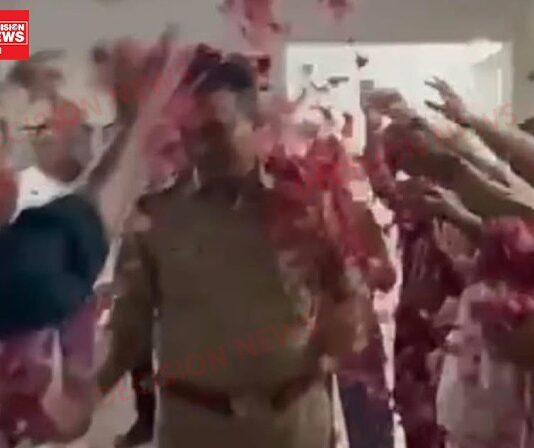 પોલીસ અધિકારીના વિદાય સમારંભનો હજારો-લાખો રૂપિયાનો ખર્ચ કોણ ઉપાડે છે ?