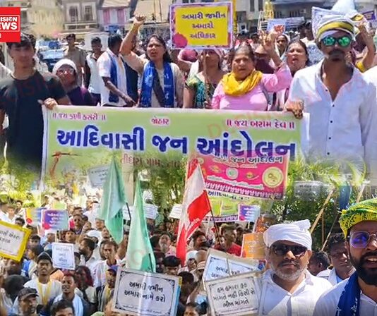 વિકાસના નામે નવસારી મહાનગરપાલિકા દ્વારા વિસ્થાપનના વિરોધમાં આદિવાસી સમાજની મહારેલી..