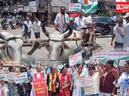 માંડવીમાં કોંગ્રેસના મોંઘવારી વિરોધી ધરણાં, બળદગાડીમાં રેલી કાઢી કર્યો સરકારનો વિરોધ