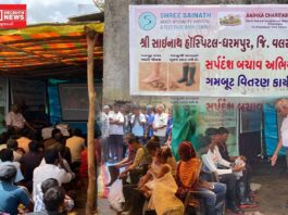 સુબીરના અંતરિયાળ ગામ બીલબારીમાં સર્પદંશ સામે રક્ષણની ભેટ: ડો. ધીરૂભાઈ પટેલે વિતરિત કર્યા 230 થી વધુ ગમબુટ્સ