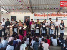 ભારતીય જનતા યુવા મોરચાની સરાહનીય પહેલ: પારડીના અંબાચમાં પૂરગ્રસ્ત 125થી વધુ વિદ્યાર્થીઓને શૈક્ષણિક કીટનું વિતરણ