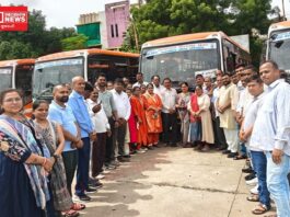 વાંસદાના ગામોને ભાજપ સરકાર તરફથી નવી ST બસોની ભેટ: હોદ્દેદારોએ લીલી ઝંડી આપી ગ્રામજનો સાથે મુસાફરી કરી