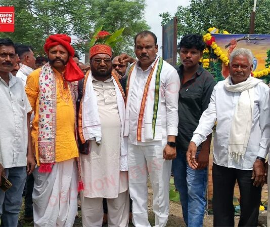 ગરુડેશ્વરના બિરસા મુંડા ચોકડી ખાતે વિશ્વ આદિવાસી દિવસની ધામધૂમથી ઉજવણી: પૂજા-અર્ચના બાદ ભવ્ય રેલી યોજાઈ