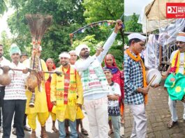 ધરમપુરના અંતરિયાળ આંબોસી ભવઠાણ ગામે વિશ્વ આદિવાસી દિવસની અનોખી ઉજવણી: રેલી, વૃક્ષારોપણ અને પ્રતિભાઓનું સન્માન