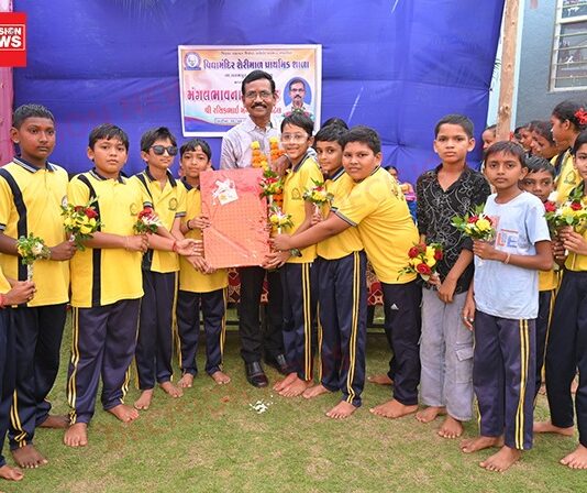 ધરમપુરમાં વિદ્યામંદિર શેરીમાળ પ્રાથમિક શાળાના શિક્ષક શ્રી રસિકભાઈ પટેલની નિવૃત્તિ વિદાય સમારંભ: 27 વર્ષની સેવા બાદ નિવૃત્તિ